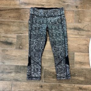 Lululemon pace rival crops size 8